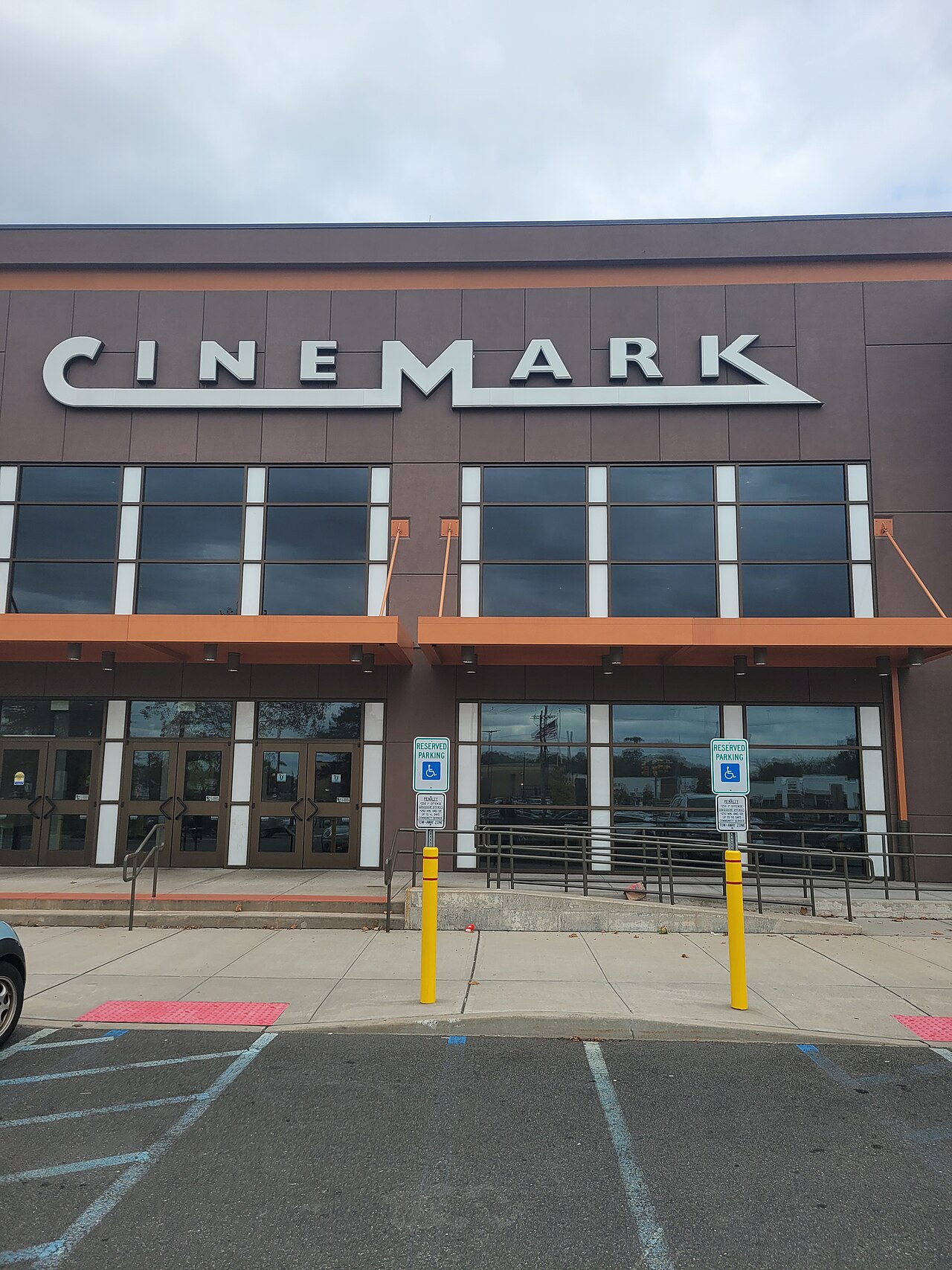 Cinemark Watchung and XD