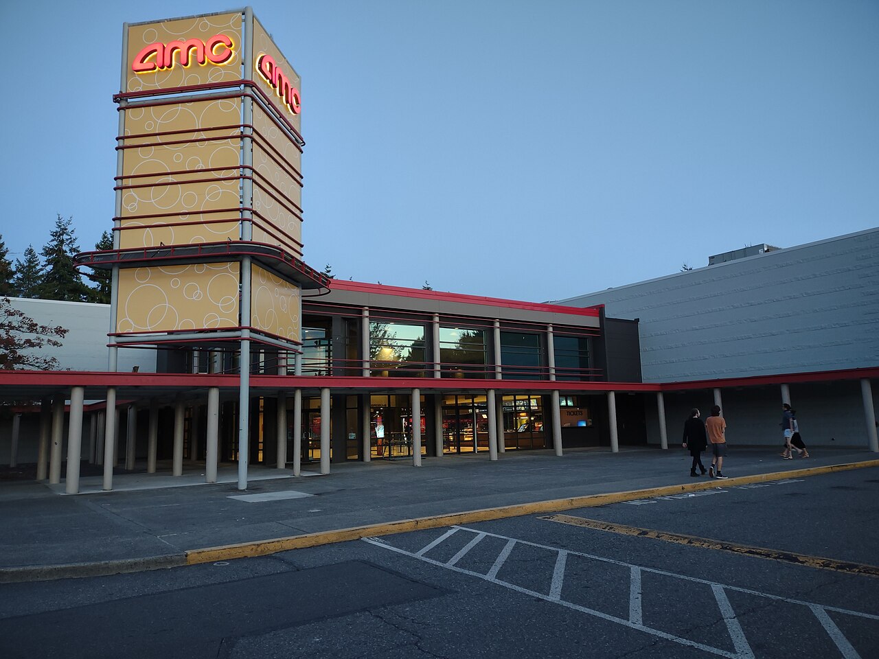 AMC Oak Tree 6