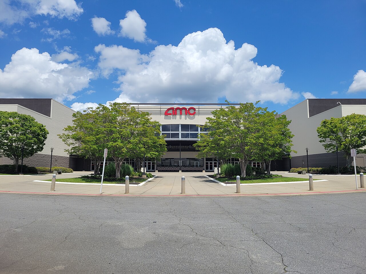 AMC Barrett Commons 24